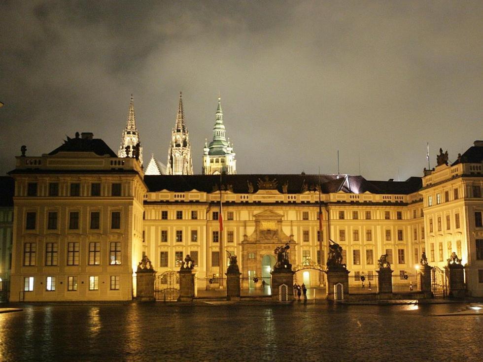 The Bookhouse, 5-Bedroom Residence By Prague Castle Praga Exterior foto