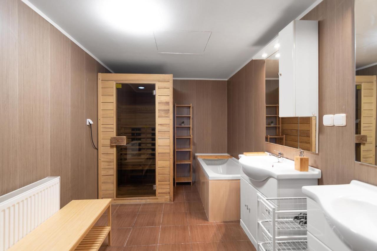 The Bookhouse, 5-Bedroom Residence By Prague Castle Praga Exterior foto
