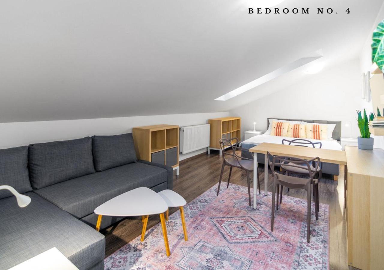 The Bookhouse, 5-Bedroom Residence By Prague Castle Praga Exterior foto